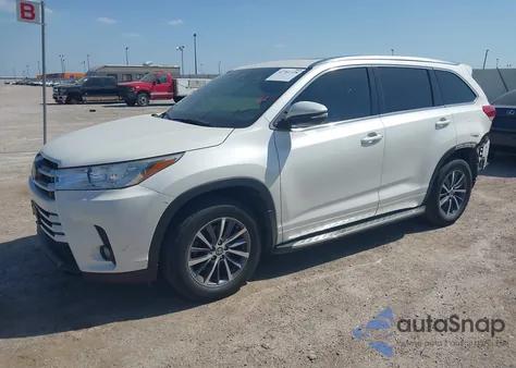 2017 Toyota Highlander Xle z USA, uszkodzony, nr VIN 5TDJZRFH9HS516992